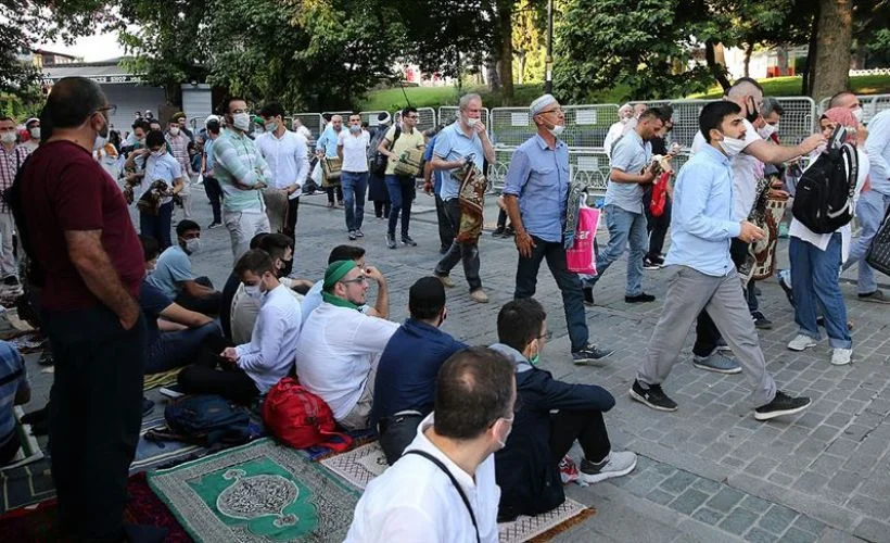 Vatandaşlar, sabah namazında Ayasofya-i Kebir Cami-i Şerifi'ne akın etti