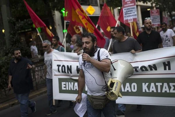 Yunan hükümetinin gösterileri kısıtlama tasarısı protesto edildi