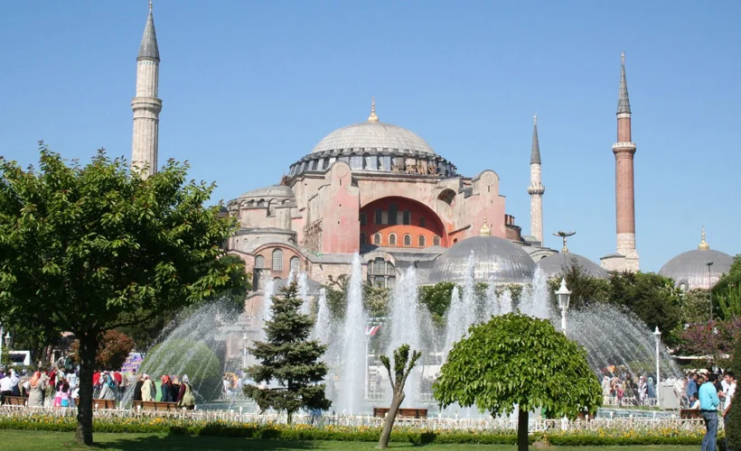 Yunanistan'da Ayasofya için yas ilan edildi