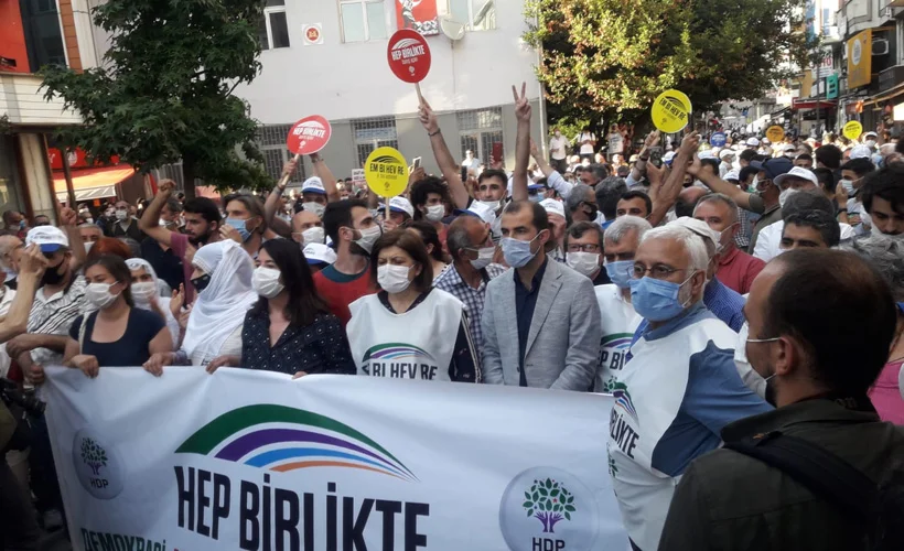 Yürüyüşe katılan HDP'li vekillerde koronavirüse yakalandı