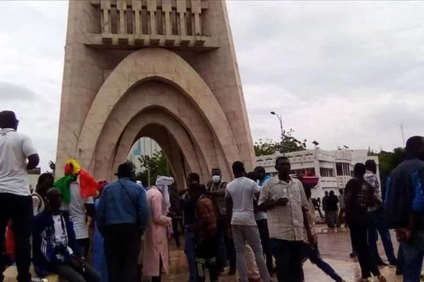 Afrika Birliği Mali'nin üyeliğini askıya aldı