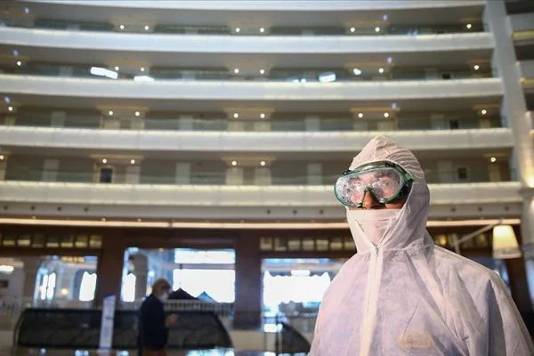 Antalya'da turistlerin koronavirüs testi otellerde yapılabilecek