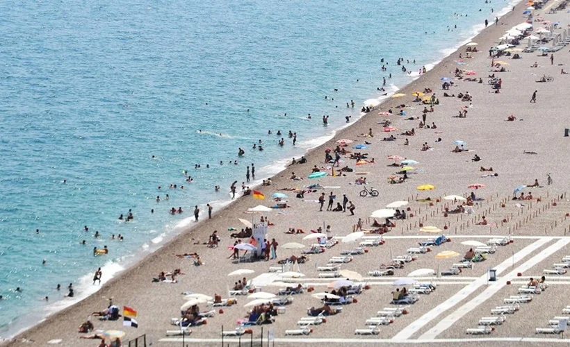 Antalya sahilleri doldu taştı