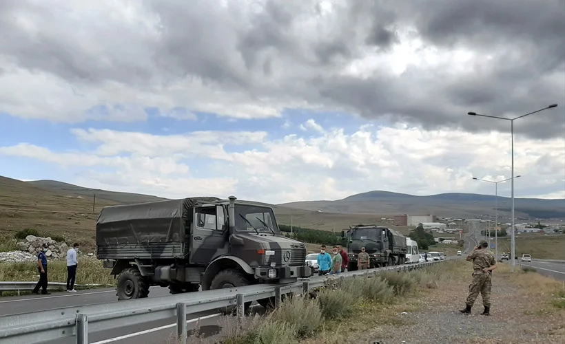 Askeri araç kaza yaptı: 5 yaralı