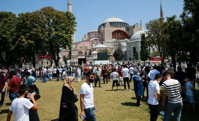Ayasofya-i Kebir Cami-i Şerifi'nde ziyaretçi yoğunluğu devam ediyor