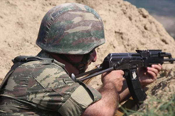 Azerbaycan askerleri Ermenistan ordusunun keşif timinin komutanını esir aldı