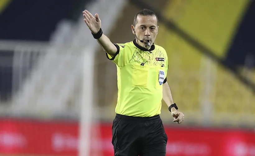 Barcelona-Napoli maçını Cüneyt Çakır yönetecek