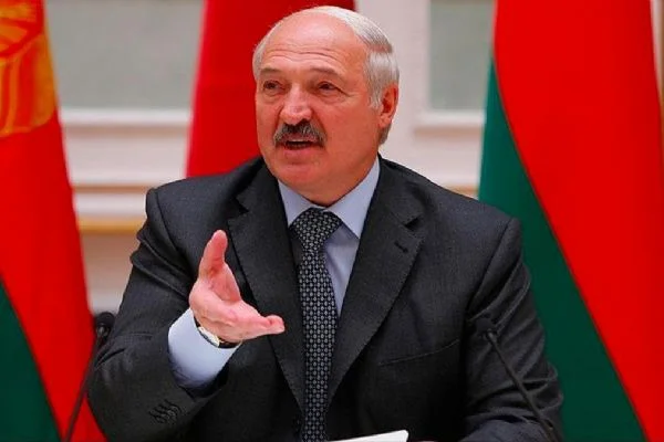Belarus'ta Aleksandr Lukaşenko görevine devam edecek