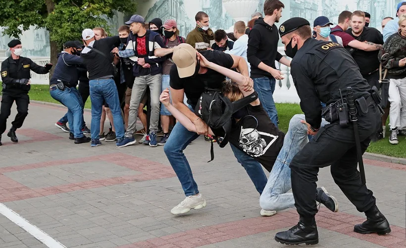 Belarus'ta seçimler bitti; protestolar sürüyor