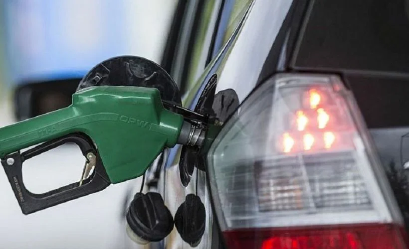 Benzine bu geceden itibaren pompa fiyatlarına yansıyacak zam