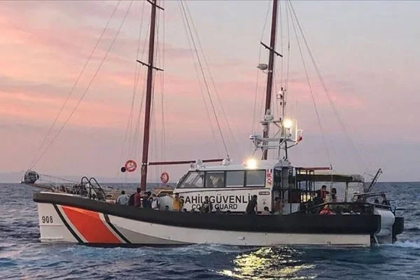 Çanakkale 145 düzensiz göçmen kurtarıldı