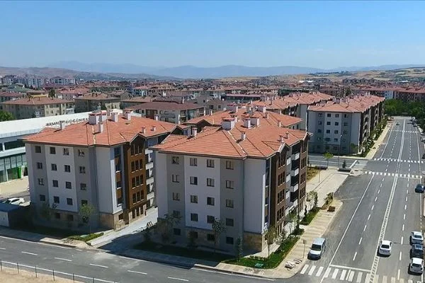Depremin vurduğu Elazığ'da 17 bin 593 konut hızla yükseliyor