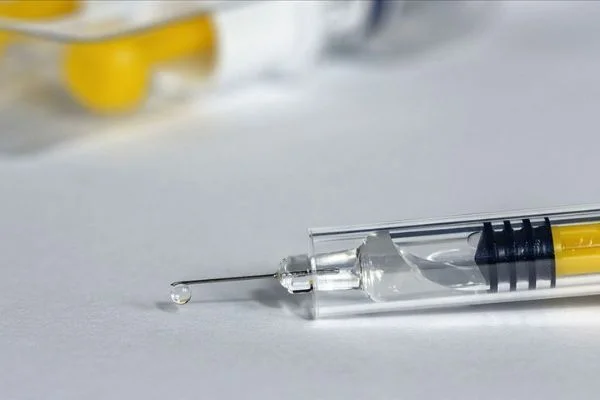 DSÖ: Kovid-19 aşısı için dünya en az 100 milyar dolar harcamalı