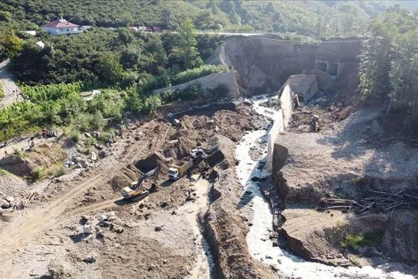 Giresun'daki selde kayıp asker ve vatandaşları arama çalışmaları devam ediyor