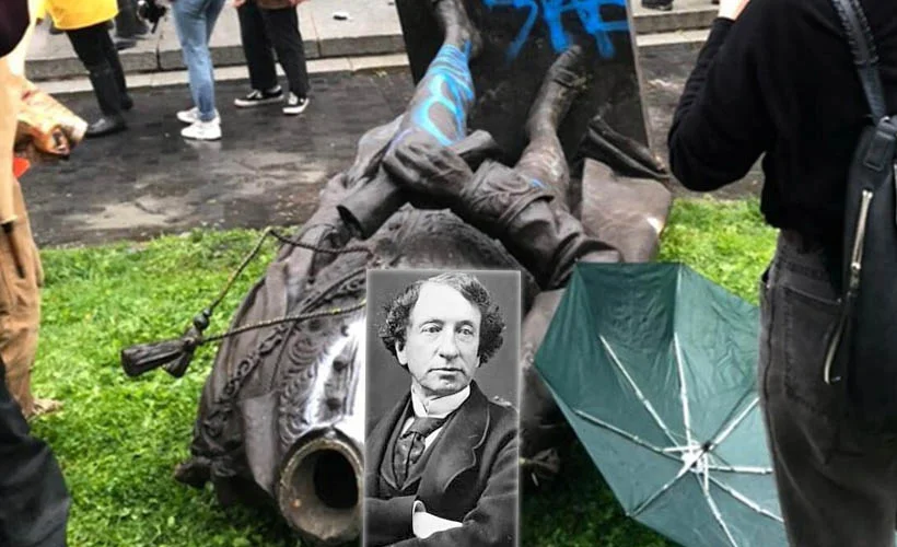 Göstericiler, ilk Kanada başbakanının heykelini yıktı