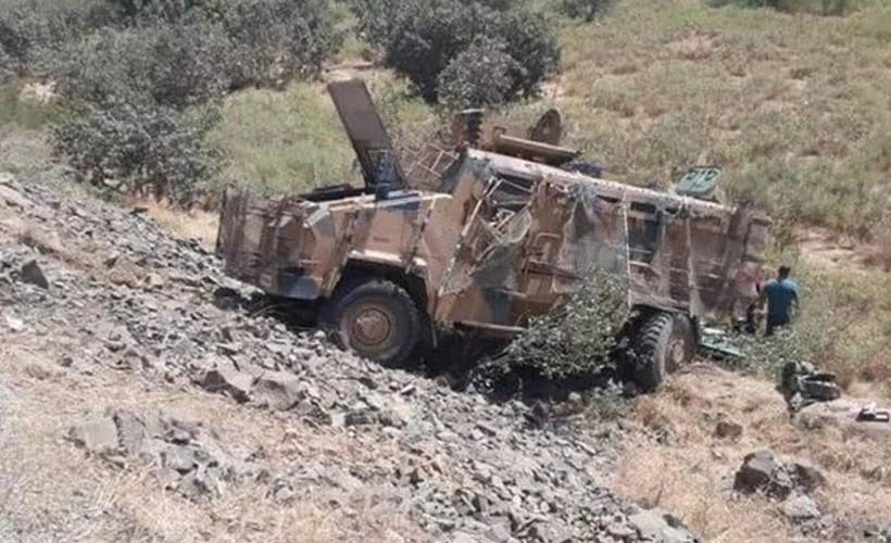 Hakkari'de zırhlı araç devrildi: 2 şehit