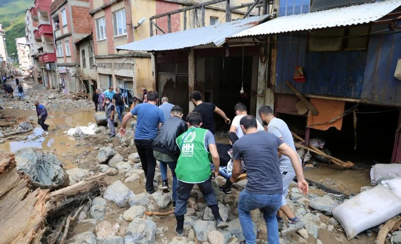 İHH ekipleri, yaraları sarmak için Giresun'da