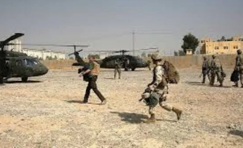 IŞİD karşıtı olan koalisyon güçleri bir üssü daha Irak'a teslim etti