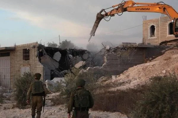 İsrail, işgal altındaki Kudüs'te Filistinlilere ait 3 evi yıktırdı