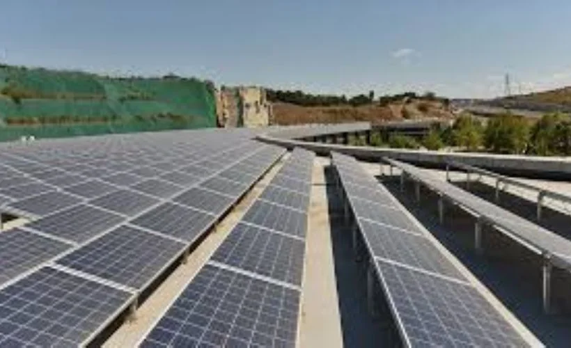 İstanbul Tuzla'da kamu alanındaki en büyük güneş enerji santrali inşa edildi