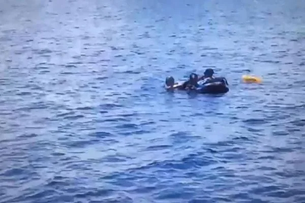 İtalya açıklarında sığınmacıları taşıyan bot alev aldı