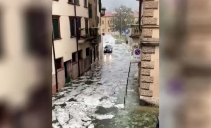 İtalya'nın Verona kentinde dolu büyük zararlar verdi