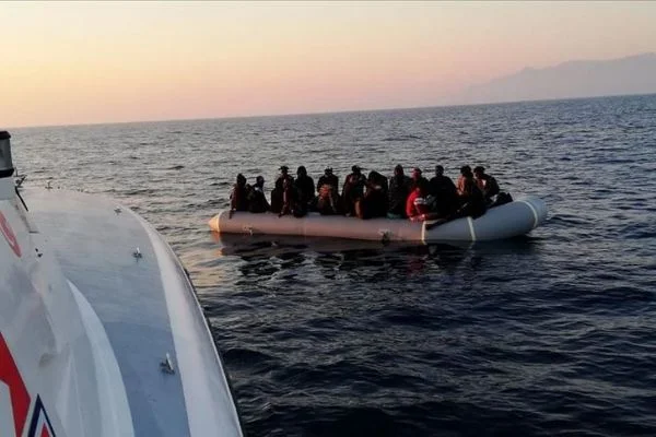 İzmir'de Türk kara sularına geri itilen 68 sığınmacı kurtarıldı