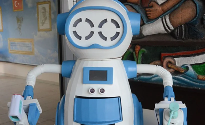 Korona virüs savaşçısı robot