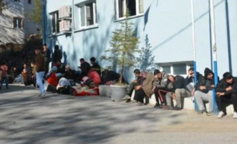 Minibüste 46 düzensiz göçmen yakalandı