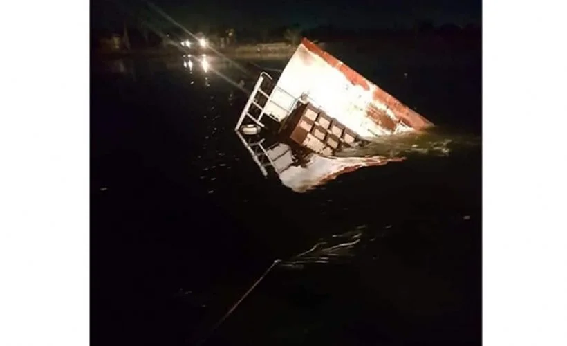 Mısır'da Nil Nehri'nde feribot battı .En az 3 ölü ve kayıplar var