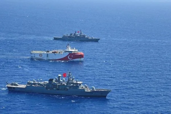 MSB: Oruç Reis gemisine refakat ve koruma kararlılıkla devam ediyor