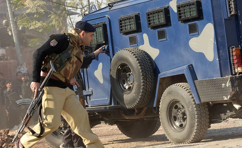 Pakistan'da askerlere saldırı: Çok sayıda ölü ve yaralı var