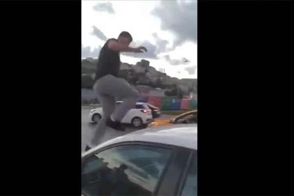 Trafikte kadın sürücüye saldırıp hakaret eden şüpheli tutuklandı