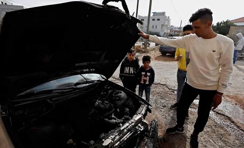 Yahudi yerleşimciler, Doğu Kudüs'te Filistinlilere ait araçları yaktı