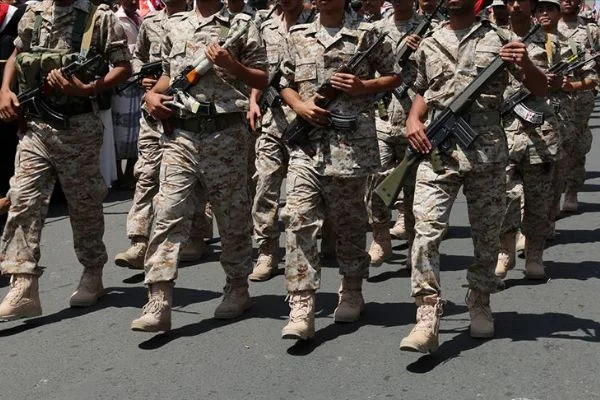 Yemen ordusu, BAE destekli isyancı askerlere karşı operasyon başlattı