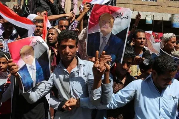 Yemenliler Sokotra'da BAE destekli güçleri protesto etti