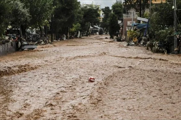 Yunanistan'da yaşanan sel felaketinde 5 kişi hayatını kaybetti
