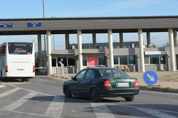 Yunanistan sınır kapısını yolcu ve araç girişlerine 8 saat süreyle kapatacak