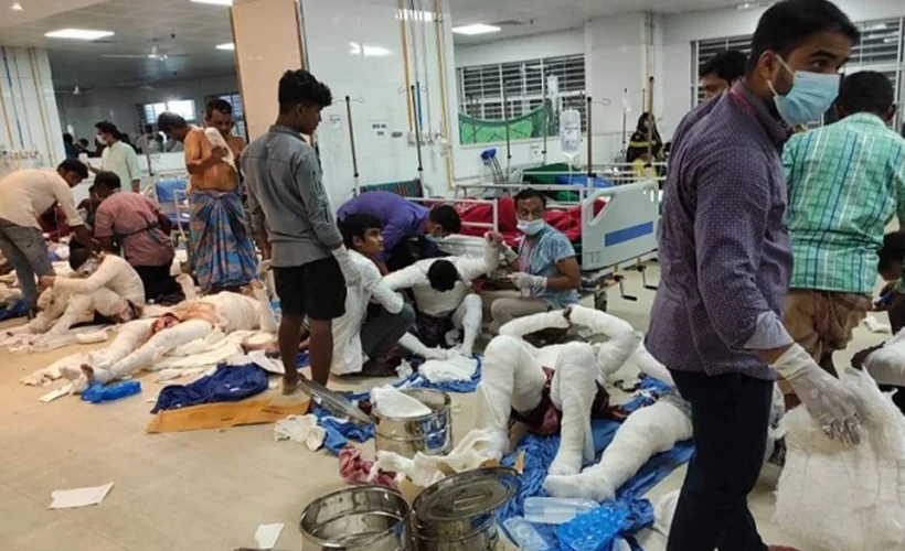Bangladeş'te camide patlama