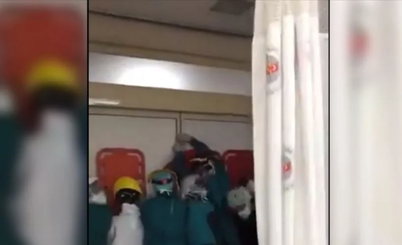 Başkentte ameliyatta ölen yaralının yakınları sağlık çalışanlarına saldırdı