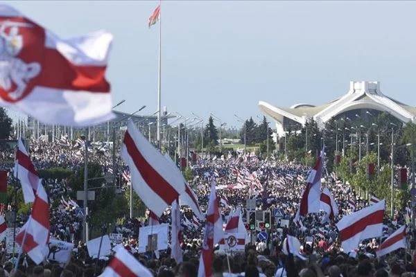 Belarus'ta protestolar Cumhurbaşkanlığı Sarayı önünde sürdü