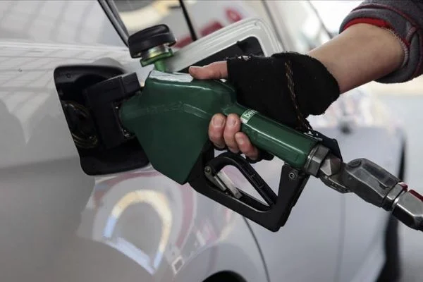 Benzine 28 kuruş, motorine 25 kuruş zam