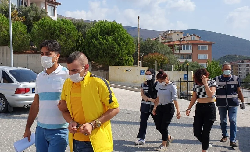 Bursa'da gasp iddiasıyla yakalanan 5 kişi tutuklandı