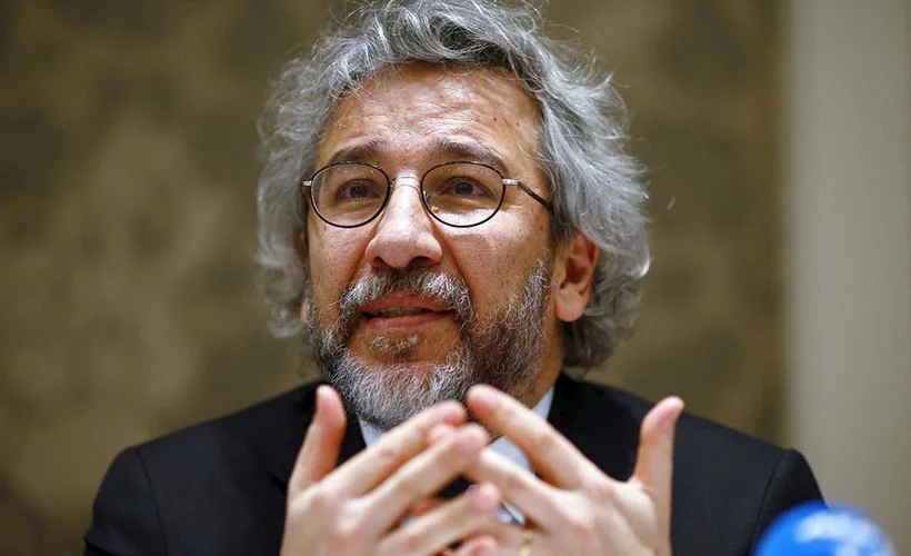 "Can Dündar resmen çakma Napolyon'un çakma askeri olmuş"