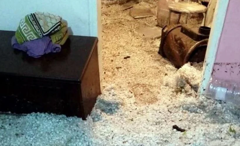 Çerkeş'te sağanak ve dolu nedeniyle ev ve iş yerlerini su bastı