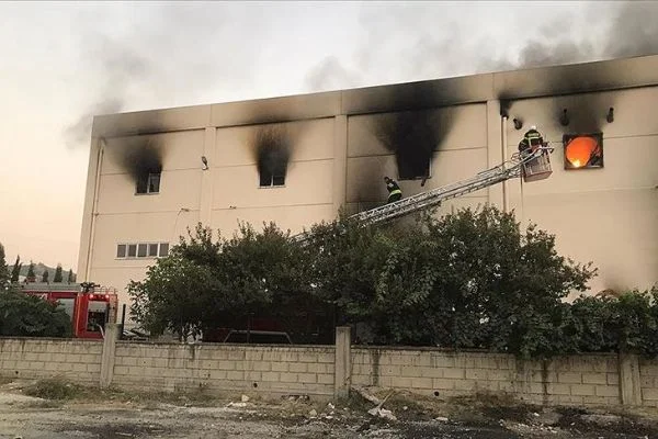 Denizli'de kuruyemiş ve bakliyat işletmesinde patlama
