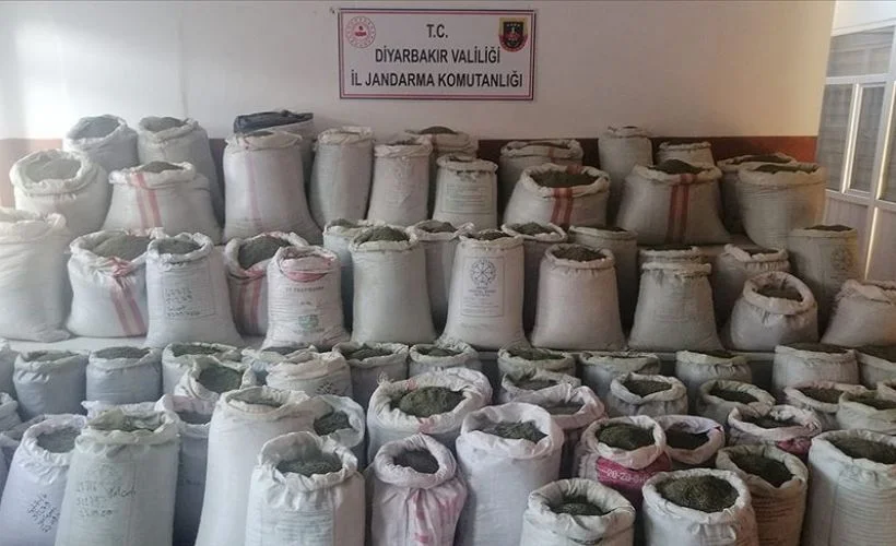 Diyarbakır'da 1 ton 207 kilogram esrar ele geçirildi