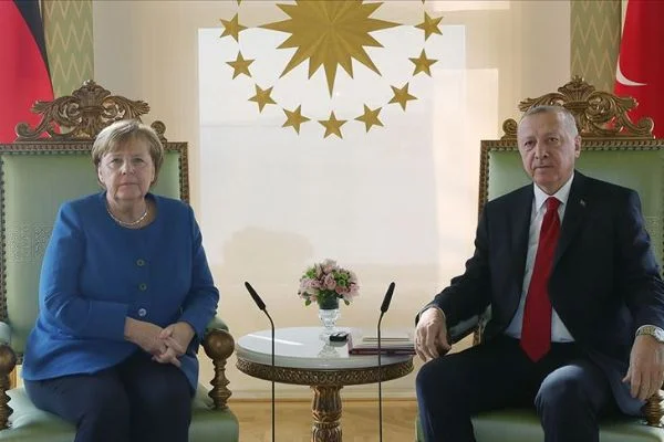 Erdoğan ile Merkel video konferansla görüştü