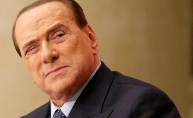 Eski İtalya Başbakanı Silvio Berlusconi,Covid-19 sebebiyle hastaneye kaldırıldı