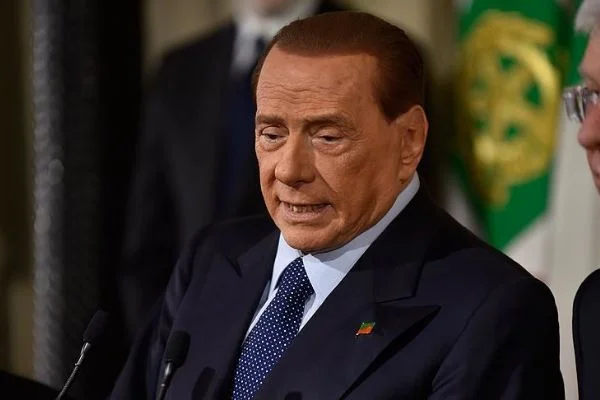 Eski İtalya Başbakanı Silvio Berlusconi Kovid-19'a yakalandı